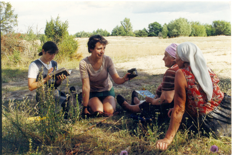 Ekspedycja folklorystyczna na Podlasiu w 1999 roku z udziałem Haliny Pochylewycz i prof. Romana Kyrcziwa ze Lwowa.