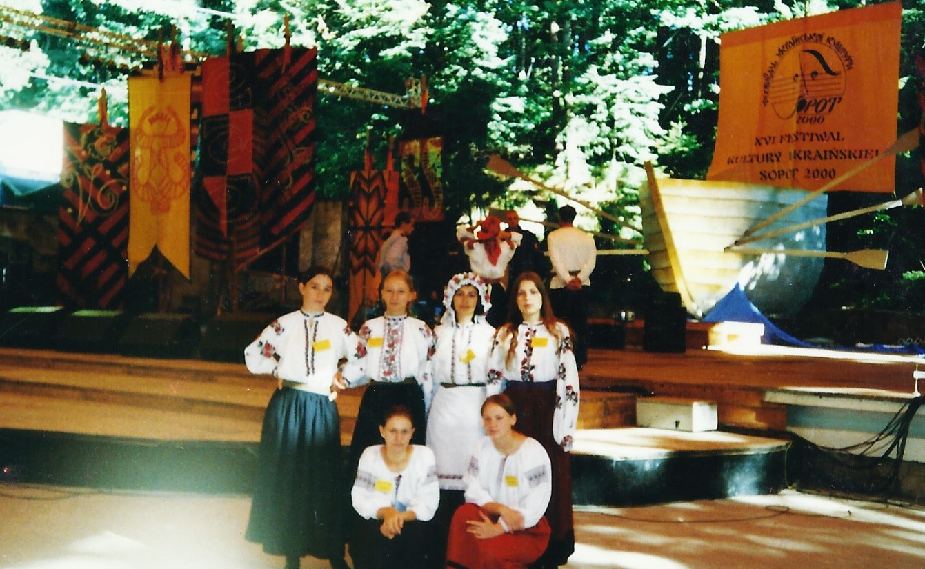 Український ансамбль пісні і танцю «Ранок» з Більська 2000 р.