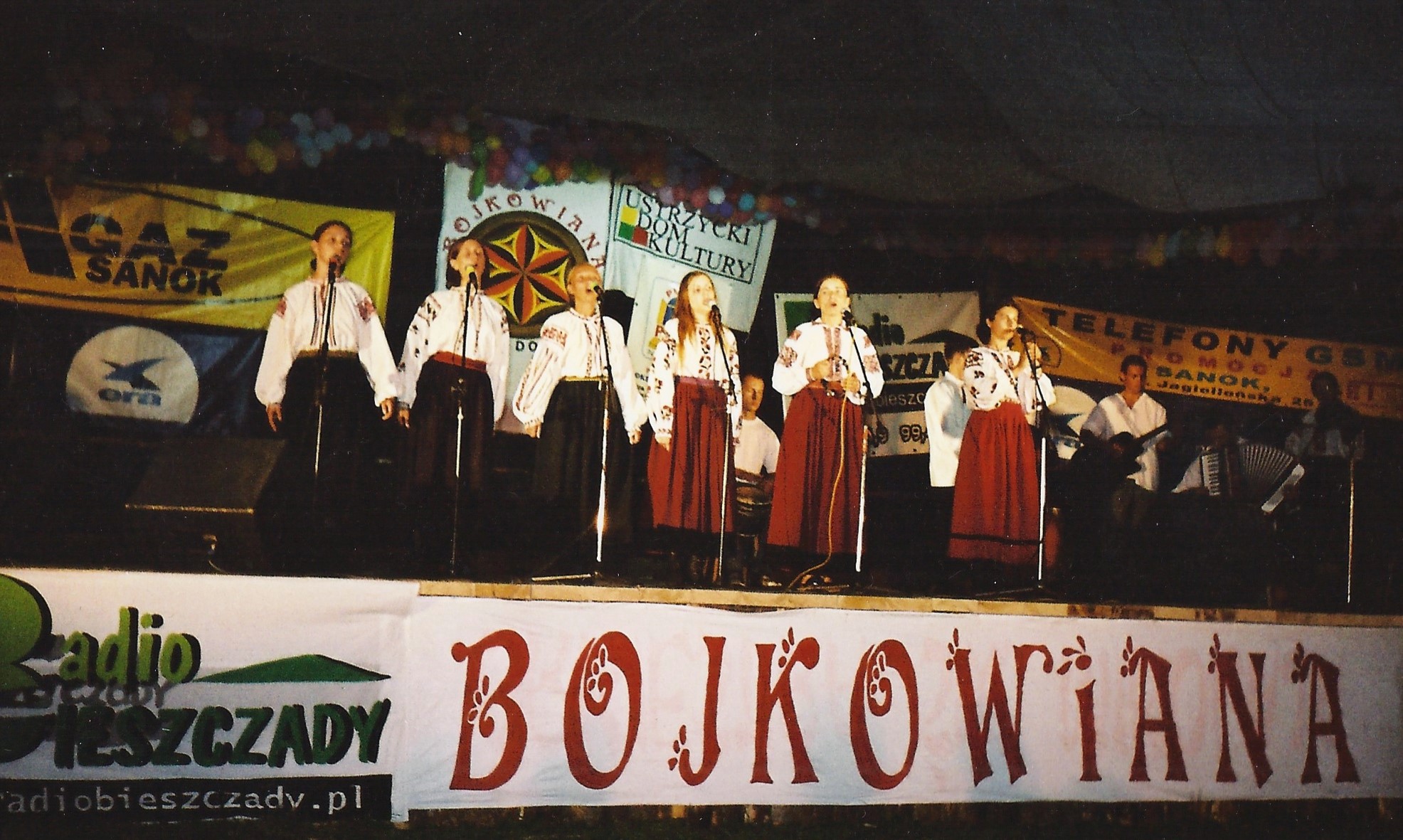 Український ансамбль пісні і танцю «Ранок» з Більська 2001 р.